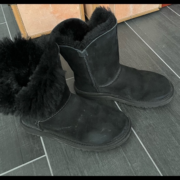 UGG Black Bailey Button sz 6 - Picture 11 of 11
